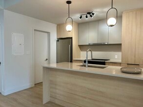 37 Brunswick Boul in Dollard-des-Ormeaux, QC - Building Photo - Building Photo