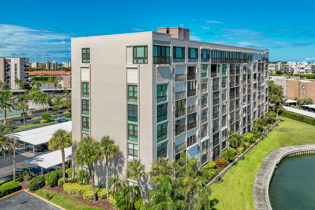 Windwards at Harbourside Condo in South Pasadena, FL - Building Photo - Building Photo