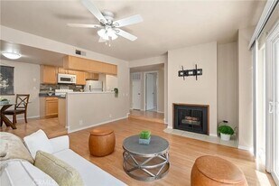 555 Vallombrosa Ave in Chico, CA - Building Photo