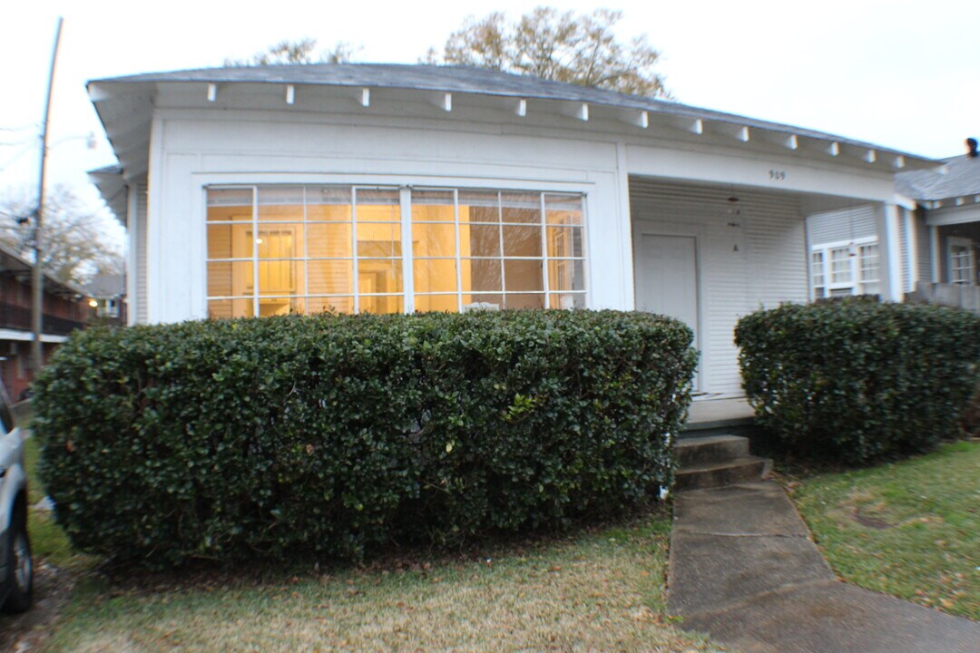 909 N Congress St, Unit 3 in Jackson, MS - Building Photo