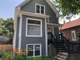 2731 W St Georges Ct, Unit 1 in Chicago, IL - Building Photo
