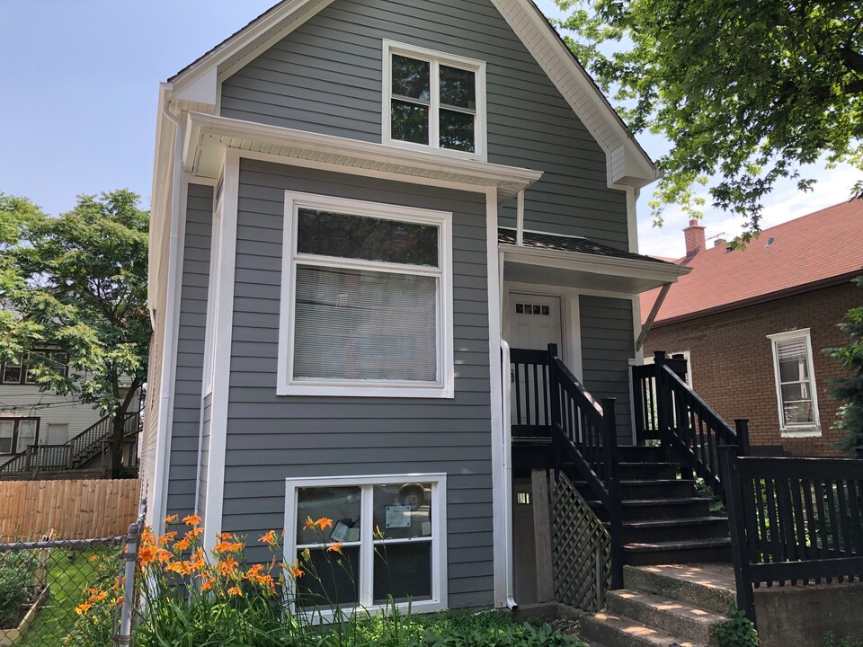 2731 W St Georges Ct, Unit 1 in Chicago, IL - Foto de edificio