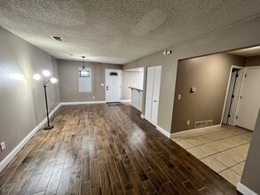 8303 N Everton, Unit Apt C in Kansas City, MO - Building Photo - Building Photo