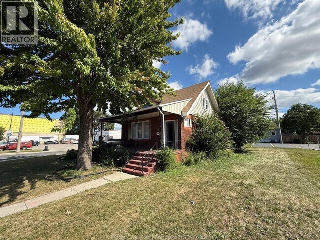 187 Giles Blvd E in Windsor, ON - Building Photo - Building Photo