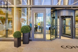 1 Concord Cityplace Wy in Toronto, ON - Building Photo - Building Photo