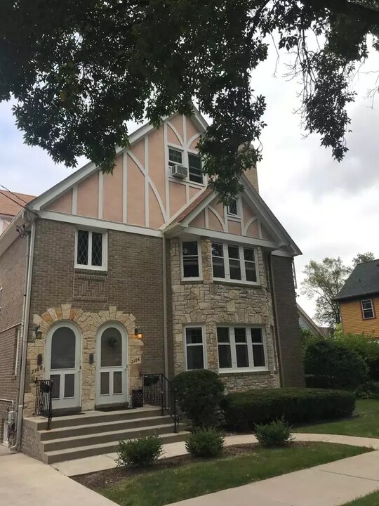 2106 Kendall Avenue, Unit 2108 in Madison, WI - Foto de edificio