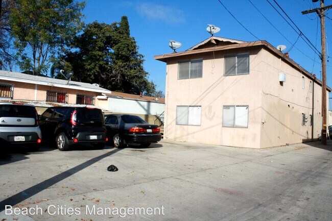 484 E South St in Long Beach, CA - Building Photo - Building Photo