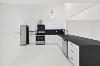 565 NE 199th Terrace in North Miami Beach, FL - Building Photo - Building Photo