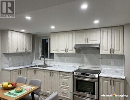 7 Mandarin Crescent in Brampton, ON - Building Photo