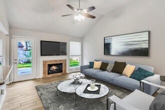 15 White Bark Pl in The Woodlands, TX - Building Photo - Building Photo