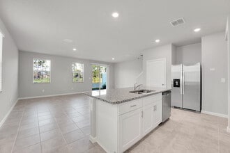 5758 SE Edgewater Cir in Stuart, FL - Building Photo - Building Photo
