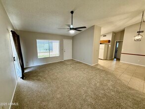 10807 W Ruth Ave in Peoria, AZ - Foto de edificio - Building Photo