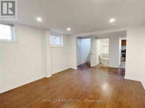 36 Victor Blvd in Hamilton, ON - Building Photo - Building Photo