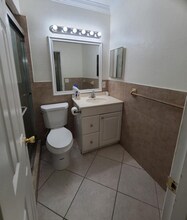 2424 SE 17th St, Unit 114B in Fort Lauderdale, FL - Foto de edificio - Building Photo
