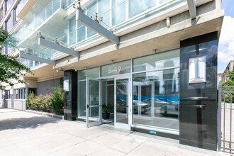 One Hunters Point in Long Island City, NY - Building Photo - Building Photo