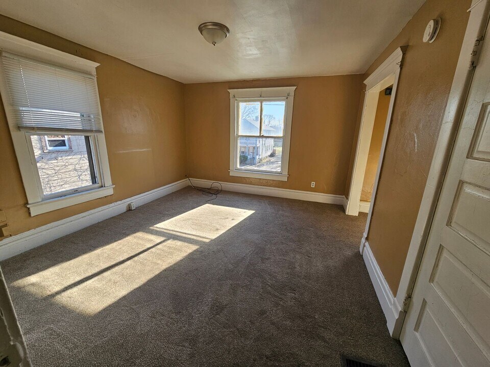 706 Spring St in Peoria, IL - Building Photo