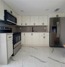 5913 SW 36th Ct, Unit 13 in Davie, FL - Building Photo - Building Photo