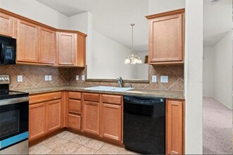 2725 Hyde Park Dr in Grand Prairie, TX - Building Photo - Building Photo