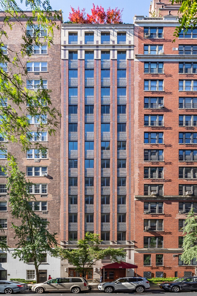 330 E 72nd St in New York, NY - Building Photo - Building Photo