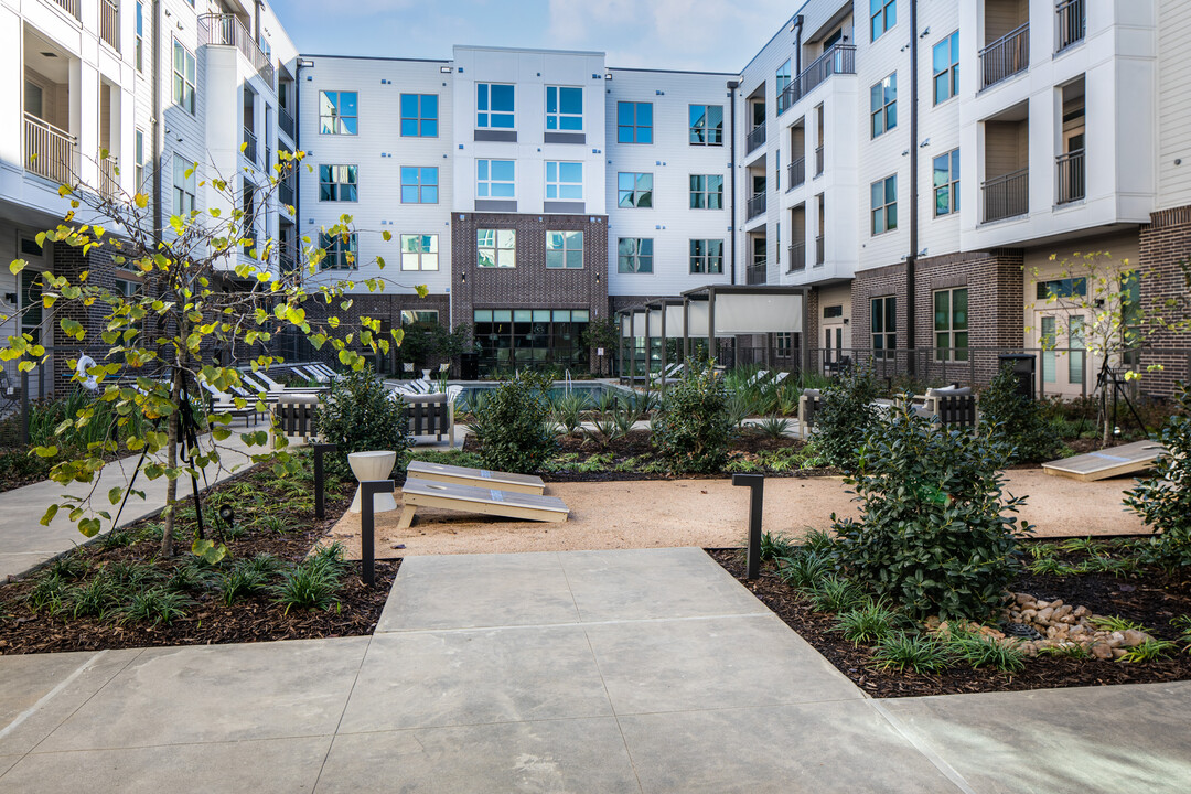 Standard in the Heights in Houston, TX - Building Photo