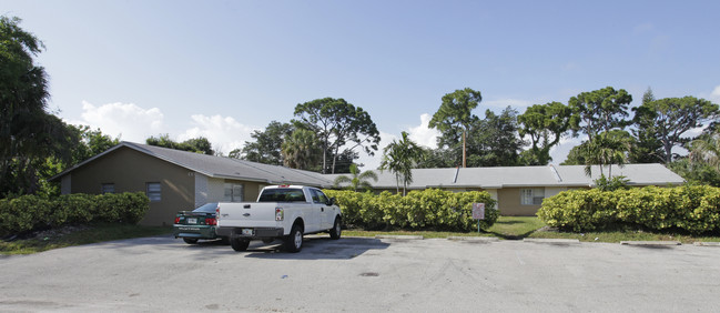 130 1st St in Jupiter, FL - Foto de edificio - Building Photo