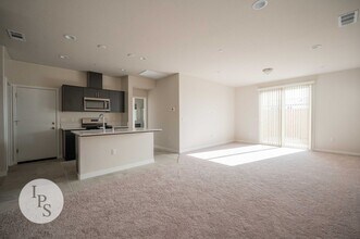 1176 Ponderosa Wy W in Madera, CA - Building Photo - Building Photo