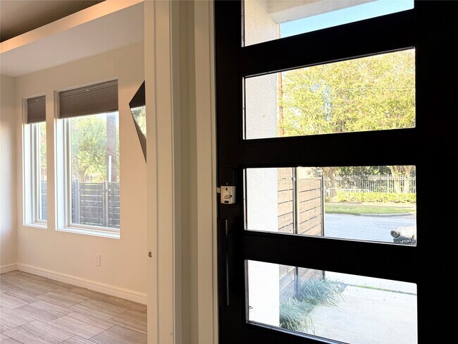 707 W Clay St in Houston, TX - Building Photo - Building Photo