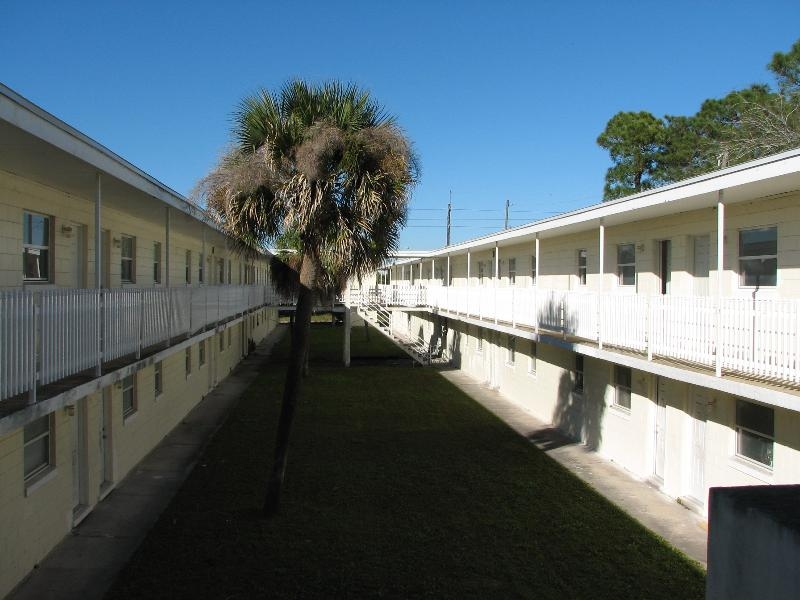 Rosa Jones Apartments in Cocoa, FL - Building Photo