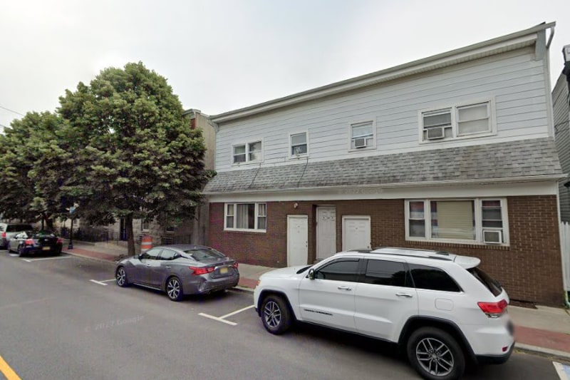 575 Roosevelt Ave in Carteret, NJ - Building Photo