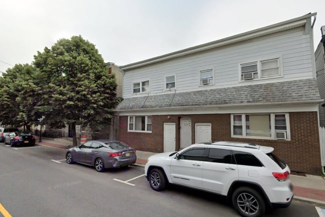 575 Roosevelt Ave