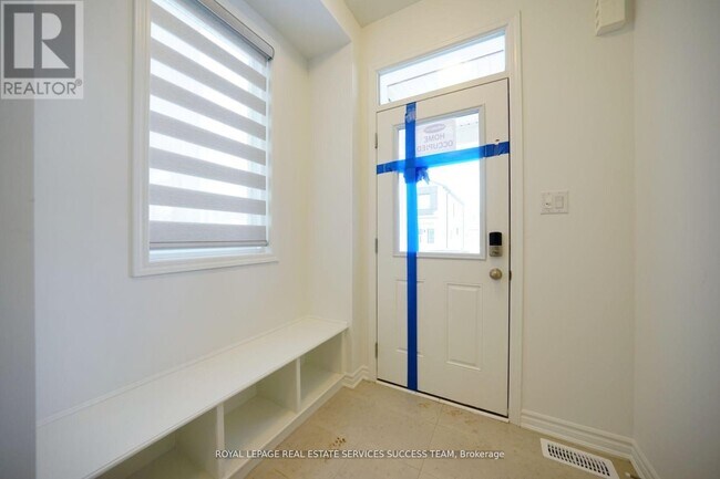 1327 Copley Ct in Milton, ON - Building Photo - Building Photo