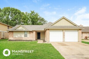 8811 Oakleaf Forest Dr in Houston, TX - Building Photo