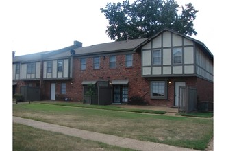 Aspenwood Square Apartments in Memphis, TN - Building Photo - Building Photo