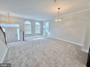 300 Garden View Square in Rockville, MD - Building Photo - Building Photo