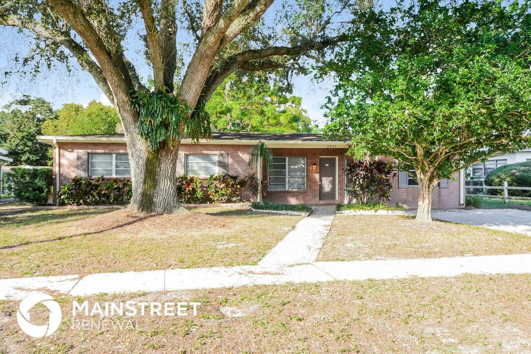 2517 Chapel Way in Tampa, FL - Building Photo