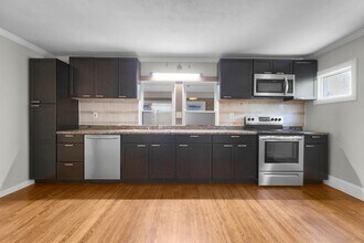 43 Crescent Ave in Farmington, CT - Building Photo - Building Photo