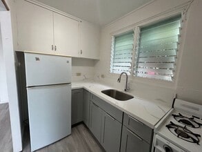 3010 Date St in Honolulu, HI - Building Photo - Building Photo