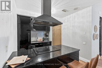 393-1393 King St W in Toronto, ON - Building Photo - Building Photo