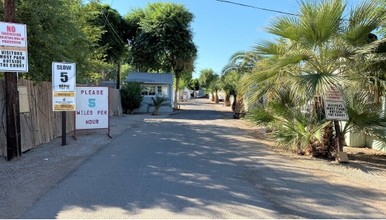 Sherwood And Patriot Mobile Home Park in Yuma, AZ - Building Photo - Building Photo