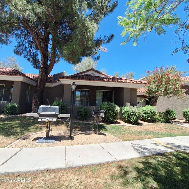 property at 2929 W Yorkshire Dr