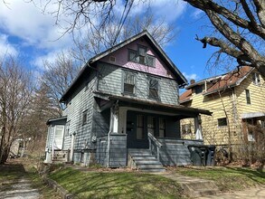 2196 6th St SW in Akron, OH - Foto de edificio - Building Photo