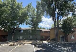 Parkside Gardens Apartments in Sparks, NV - Building Photo - Building Photo