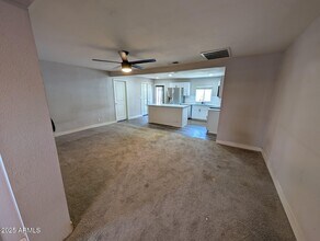 7635 N 76th Ln in Glendale, AZ - Foto de edificio - Building Photo