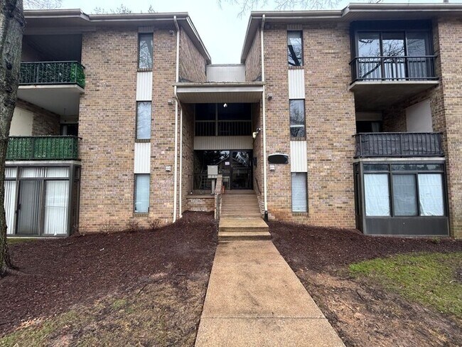 5400 Cedar Ln in Columbia, MD - Building Photo - Building Photo