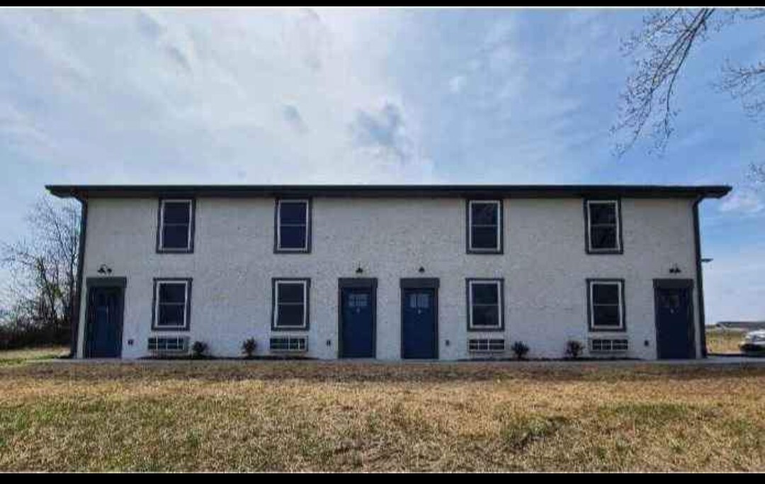 113 Fire Department Ln, Unit 1 in Jacksboro, TN - Building Photo