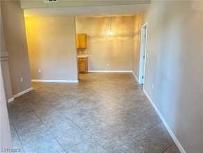3481 Desert Cliff St-Unit -104 in Las Vegas, NV - Building Photo - Building Photo
