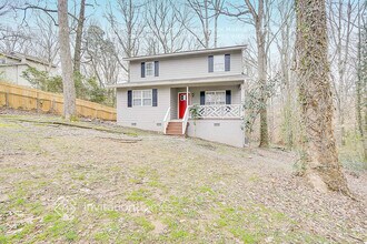 5484 Pine Dr SW in Mableton, GA - Foto de edificio - Building Photo