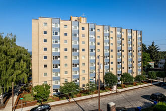 Dahlke Manor in Portland, OR - Building Photo - Building Photo