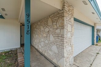 9518 Millbrook Dr in San Antonio, TX - Building Photo - Building Photo