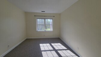 26 Lake Shore Ct, Unit #26-3 in Boston, MA - Building Photo